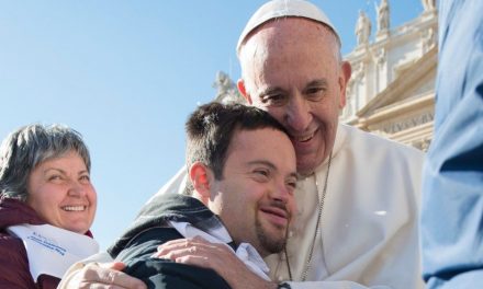 El Papa: la paz se construye cuidando de los más frágiles