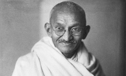 La no violencia de Gandhi, un mensaje que no pasa de moda