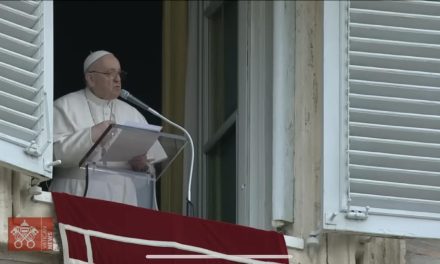 Francisco: El Señor, mientras nos lee dentro, nos quiere