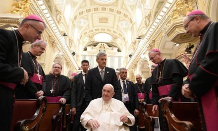 Francisco a la Iglesia en Canadá: Nunca más la idea de que existe una cultura superior