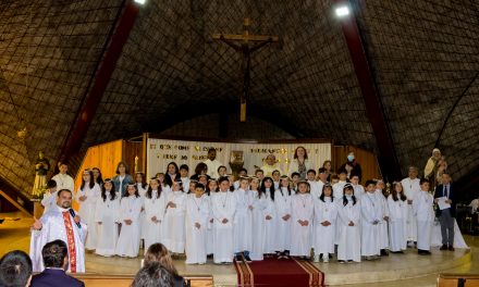 Los Ángeles: 76 niños recibieron su Primera Comunión en el Liceo Alemán del Verbo Divino