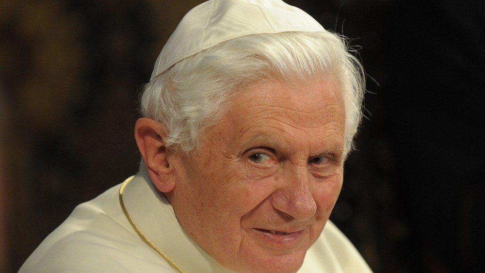 Adiós a Benedicto XVI, humilde trabajador de la viña del Señor