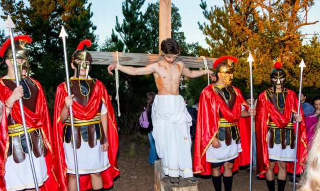 Vía Crucis en el Liceo Alemán del Verbo Divino de Los Ángeles