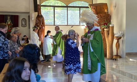 Misionero del Verbo Divino llega a la parroquia Santa Cruz de Isla de Pascua