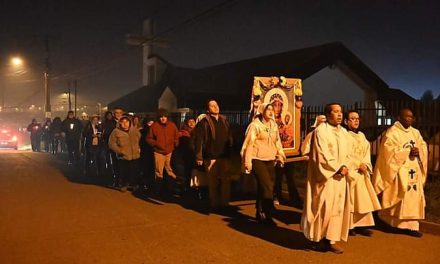 Fieles de la Virgen de Czestochowa celebran Santa Misa en su honor